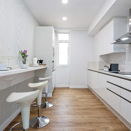 Genteel Paseo De Reding Apartment *