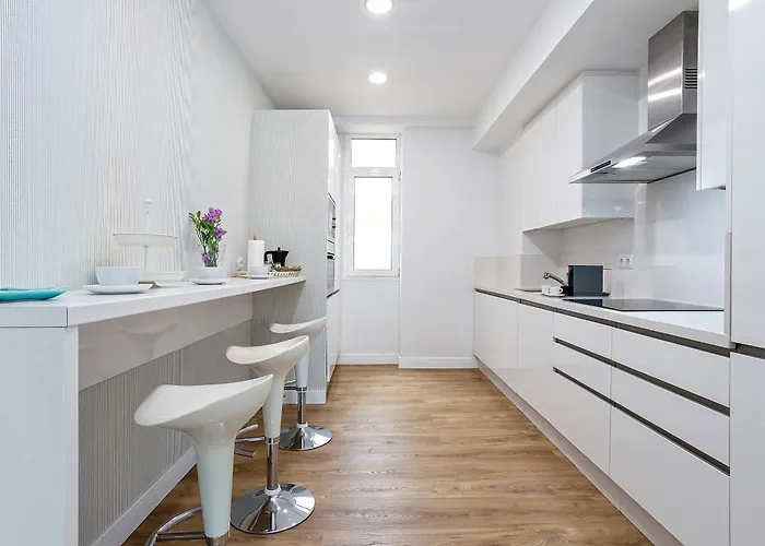 Genteel Paseo De Reding Apartment *